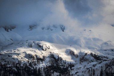 Canin ve Montasio dağlarında bahar karı