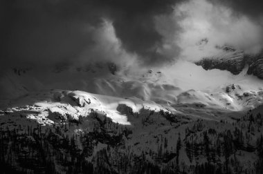 Canin ve Montasio dağlarında bahar karı