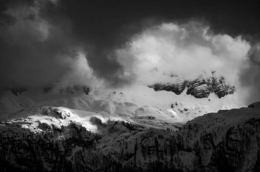 Canin ve Montasio dağlarında bahar karı