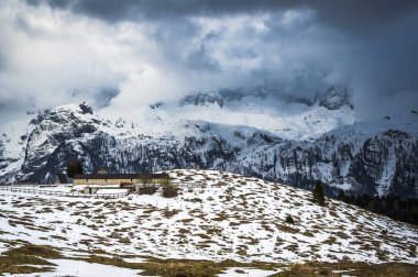 Canin ve Montasio dağlarında bahar karı
