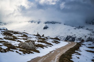 Canin ve Montasio dağlarında bahar karı