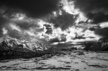 Canin ve Montasio dağlarında bahar karı