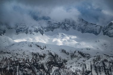 Canin ve Montasio dağlarında bahar karı