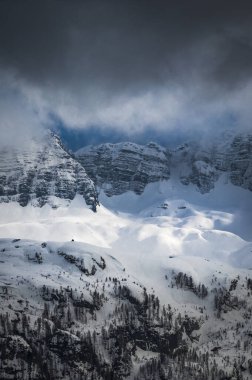 Canin ve Montasio dağlarında bahar karı