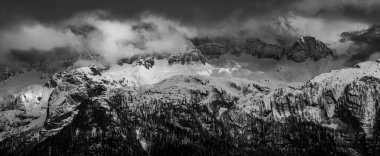 Canin ve Montasio dağlarında bahar karı