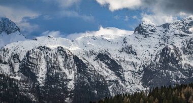 Canin ve Montasio dağlarında bahar karı