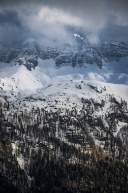 Canin ve Montasio dağlarında bahar karı