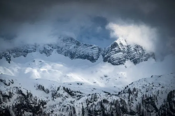 カナン山とモンタシオ山の春の雪 — ストック写真