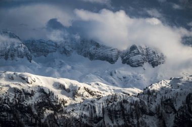 Canin ve Montasio dağlarında bahar karı