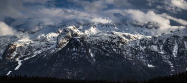 Canin ve Montasio dağlarında bahar karı