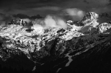 Canin ve Montasio dağlarında bahar karı