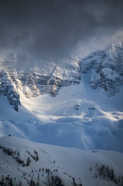 Canin ve Montasio dağlarında bahar karı