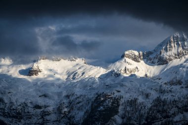 Canin ve Montasio dağlarında bahar karı