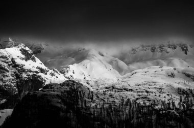 Canin ve Montasio dağlarında bahar karı
