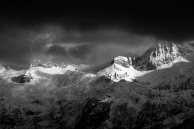 Canin ve Montasio dağlarında bahar karı