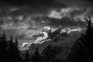 Canin ve Montasio dağlarında bahar karı