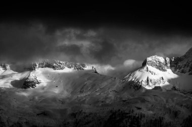 Canin ve Montasio dağlarında bahar karı
