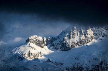 Canin ve Montasio dağlarında bahar karı