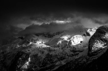 Canin ve Montasio dağlarında bahar karı