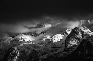 Canin ve Montasio dağlarında bahar karı