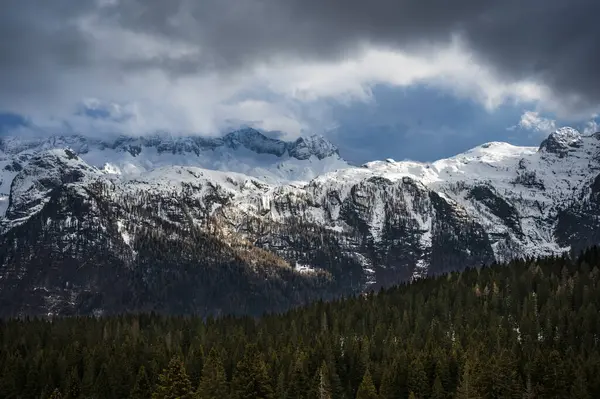 Canin ve Montasio dağlarında bahar karı