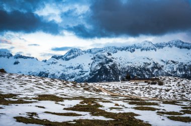 Canin ve Montasio dağlarında bahar karı