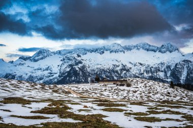 Canin ve Montasio dağlarında bahar karı