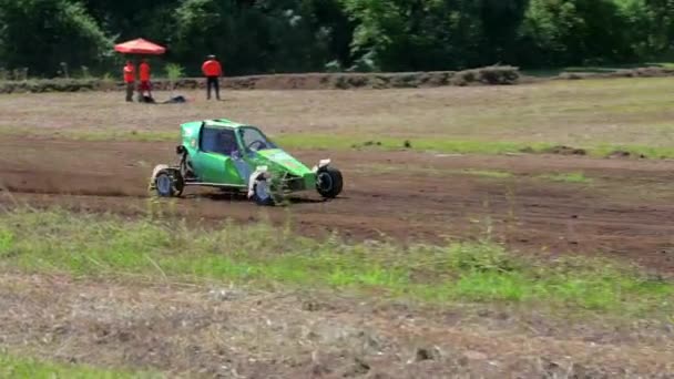 Autocross 一种汽车运动形式 在这种运动中 竞争者可以利用汽车在泥土表面上完成短训班 蒙特哥 — 图库视频影像