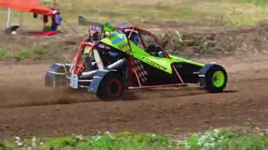 gara Autocross (rakiplerin toprak yüzeyde otomobilleri kullanarak kısa bir kursu tamamlayacakları motor sporu biçimi), Montegnacco