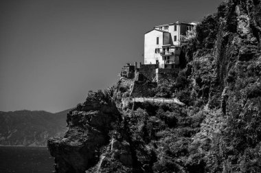 Corniglia 'da güzel bir mimari ve deniz kıyısında. Cinque Terre                          