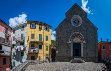 Corniglia 'daki güzel eski mimari. Cinque Terre                            