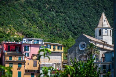 Corniglia 'daki güzel eski mimari. Cinque Terre                            