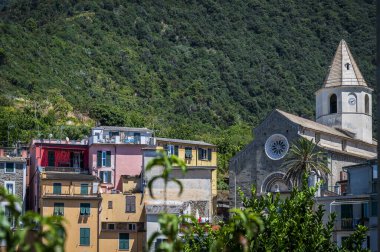 Corniglia 'daki güzel eski mimari. Cinque Terre                            