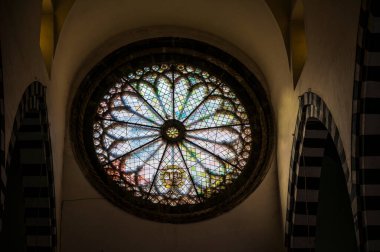 İtalya 'nın Monterosso antik köyünde eski ve güzel bir kilise.     