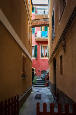 Monterosso antik köyünde güzel şehir manzarası ve eski mimari         