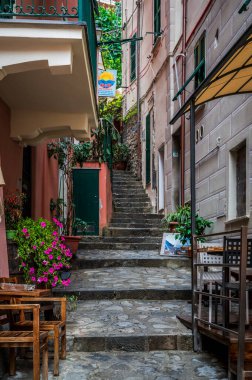 Monterosso antik köyünün güzel mimarisi. Cinque Terre.      