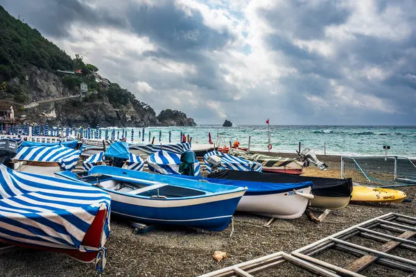 Beautiful View Sea Coast Boats Monterosso Port Beach Ancient Village — Stock Photo, Image