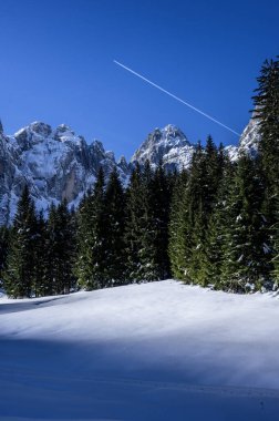 Riofreddo Vadisi. Tarvisio bölgesindeki karlı arazinin büyüsü