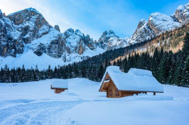 Riofreddo Vadisi. Tarvisio bölgesindeki karlı arazinin büyüsü
