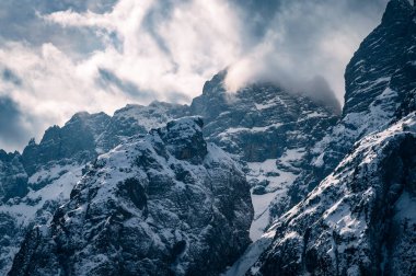 Valbruna vadisinde kar