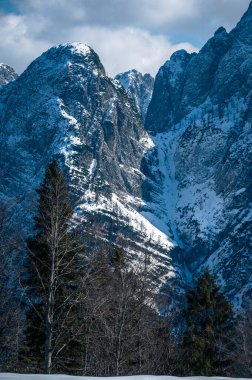 Valbruna vadisinde kar