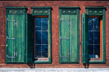 Valbruna şehri ve Julian Alpleri. Udine, Friuli..