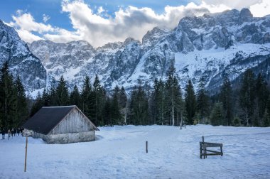 Valbruna vadisinde kar