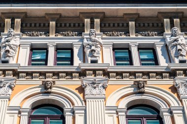 İtalya, Trieste 'deki merkez meydandaki belediye binası manzarası