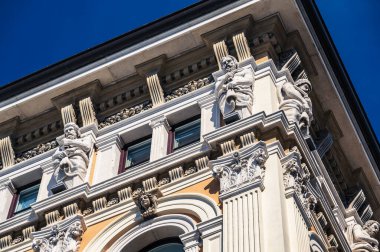 İtalya, Trieste 'deki merkez meydandaki belediye binası manzarası