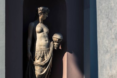 İtalya, Trieste 'deki merkez meydandaki belediye binası manzarası