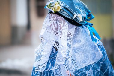 Carnia 'daki karnaval. Sauris, dini ve pagan geleneğinin maskeleri. İtalya