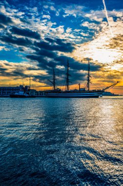 Barcolana Limanı Gün batımında, İtalya 