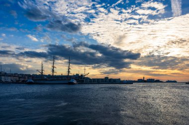 Barcolana Limanı Gün batımında, İtalya 