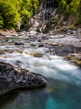 Julian Prealps 'de şelale ve baraj. Doğa 